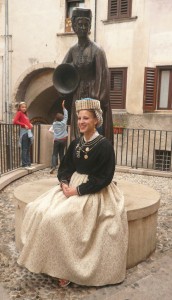 scanno ragazza con vestito